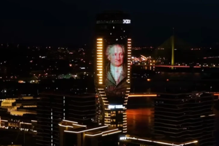 Kula Beograd u Beogradu na vodi osvetljena u čast Getea! "Svetlost, više svetlosti!" (VIDEO)