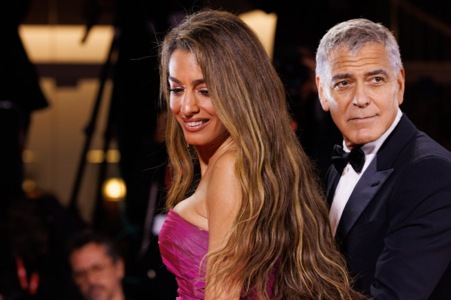 Ko je ovde zvezda? Amal obukla haljinu o kojoj će se pričati, a Džordž Kluni je na svakom koraku obasipao pažnjom i nežnim pogledima (FOTO)