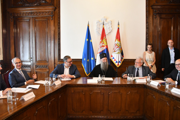 Vučić na sednici Odbora: Ponosan sam na doprinos Matice srpske očuvanju jezika i tradicije (FOTO)