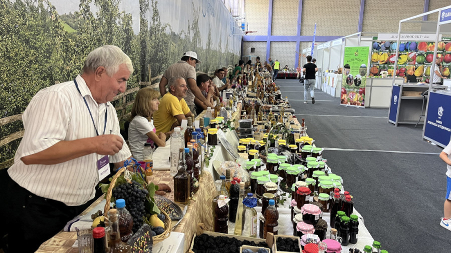 U Osečini 20. Sajam šljive: Rodilo 400.000 tona "srpkog zlata"