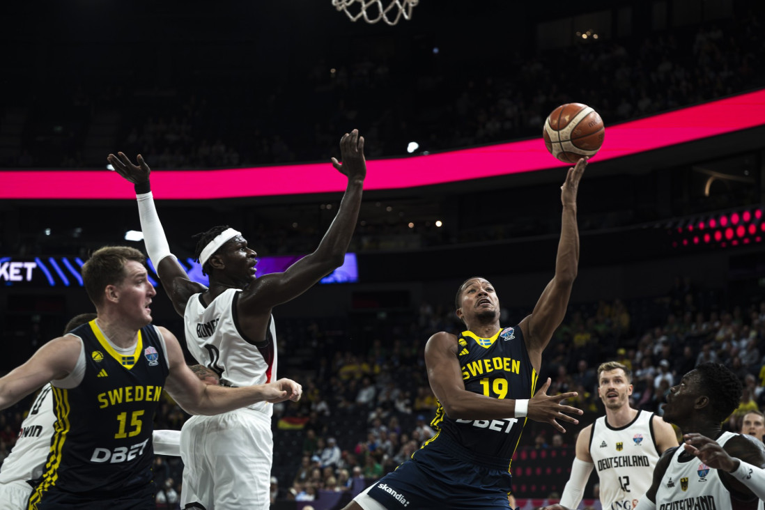 Šreder nezaustavljiv, Nemačka zgazila Švedsku!