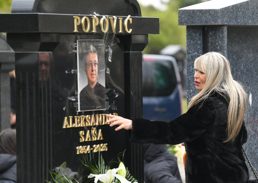 Prošlo je pola godine od smrti Saše Popovića: Na spomeniku ogromna suza sa srceparajućom posvetom (VIDEO)