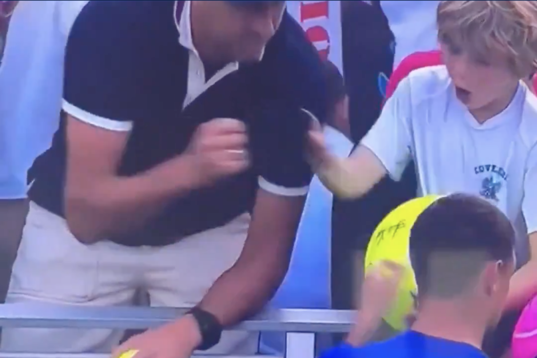 Skandalozan potez muškarca na tribinama US opena! Dečak nije mogao da veruje, društvene mreže su izgorele zbog ovoga! (VIDEO)