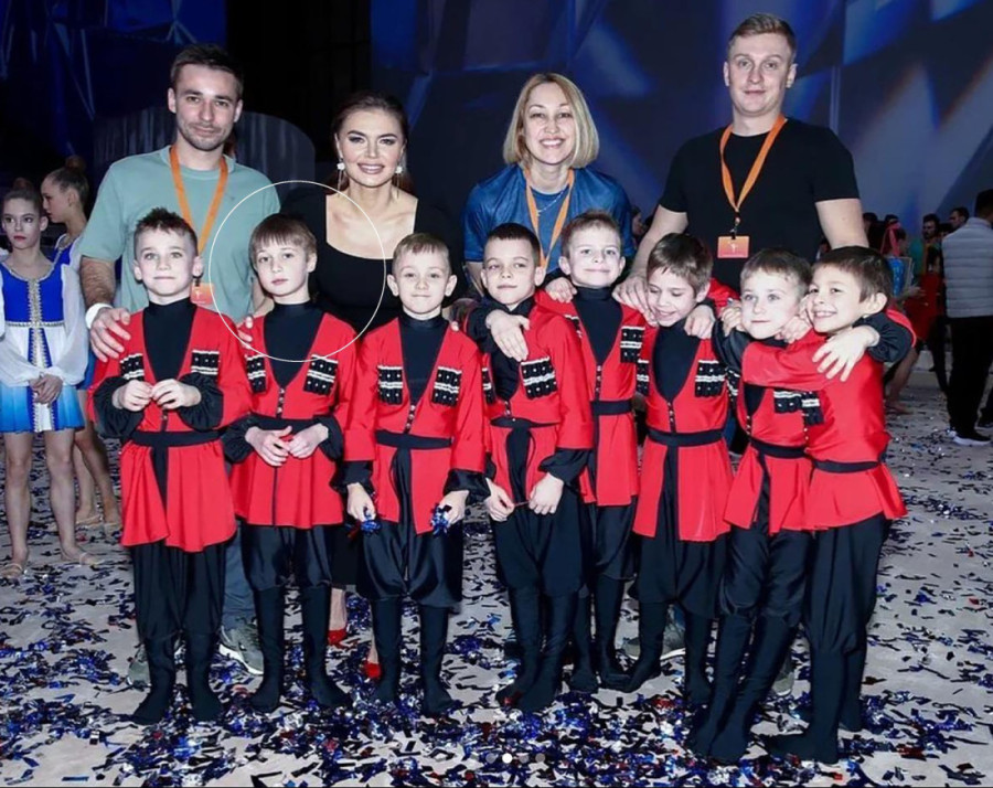 Pojavile se fotografije Putinovih sinova: Čuva ih jako obezbeđenje, žive u luksuzu, a jedan je isti otac (FOTO)