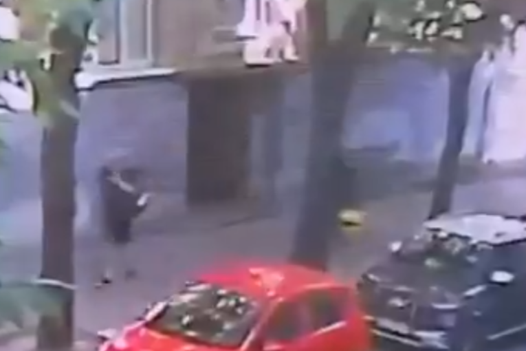 Objavljen snimak atentata na ukrajinskog političara: Napadač mu prišao s leđa, pa ispalio 7 metaka u njega (VIDEO)