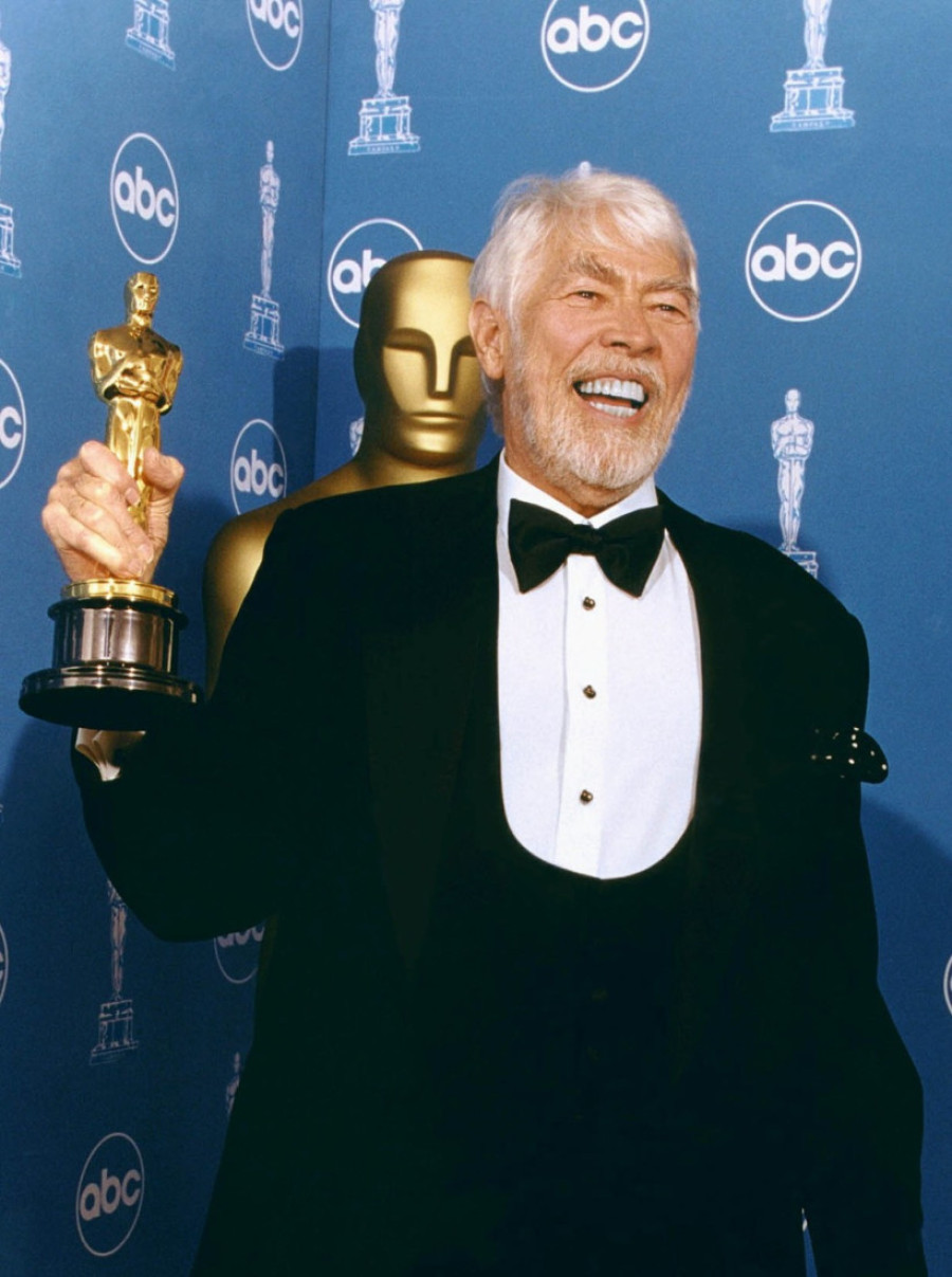 Bio je ozbiljan holivudski mačo, a preminuo u naručju svoje žene, slušajući muziku: O ovome se dan-danas priča!