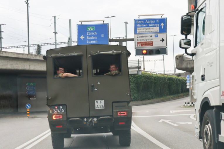 Švajcarska vojska u rasulu: Nema ljudi, tenkovi stari 50 godina, skandal potresa ministarstvo