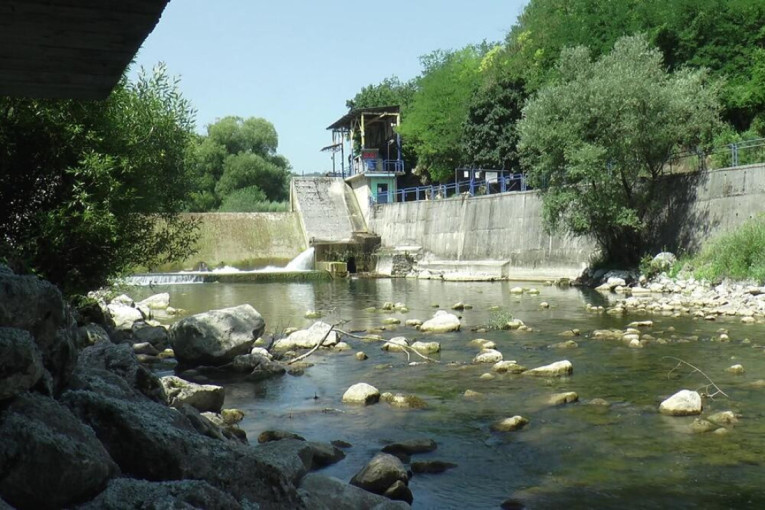 Tragedija izbegnuta samo pukom srećom! Odron se survao na put kod Užica (FOTO)