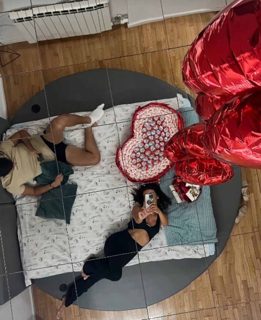 Ena i Peja se brčkaju u đakuziju: Slave mesečnicu ljubavi, sve pršti od emocija!