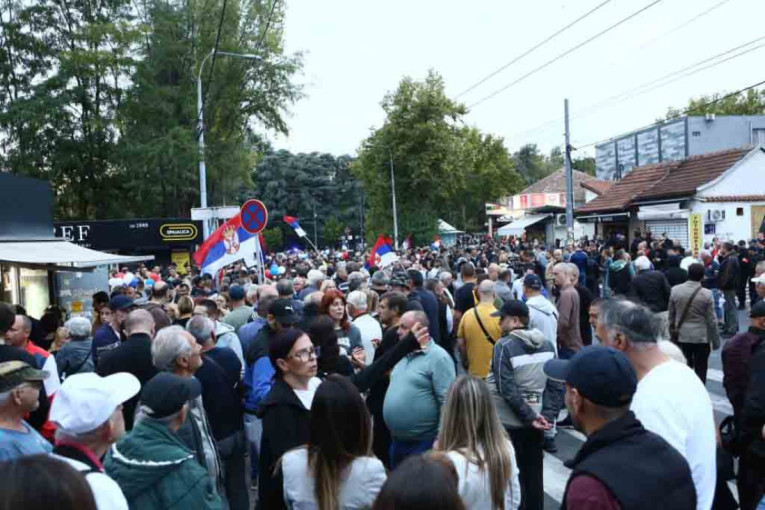 Uz kolo i pesmu protiv blokada! Prokuplje pokazalo slogu i jedinstvo (VIDEO)