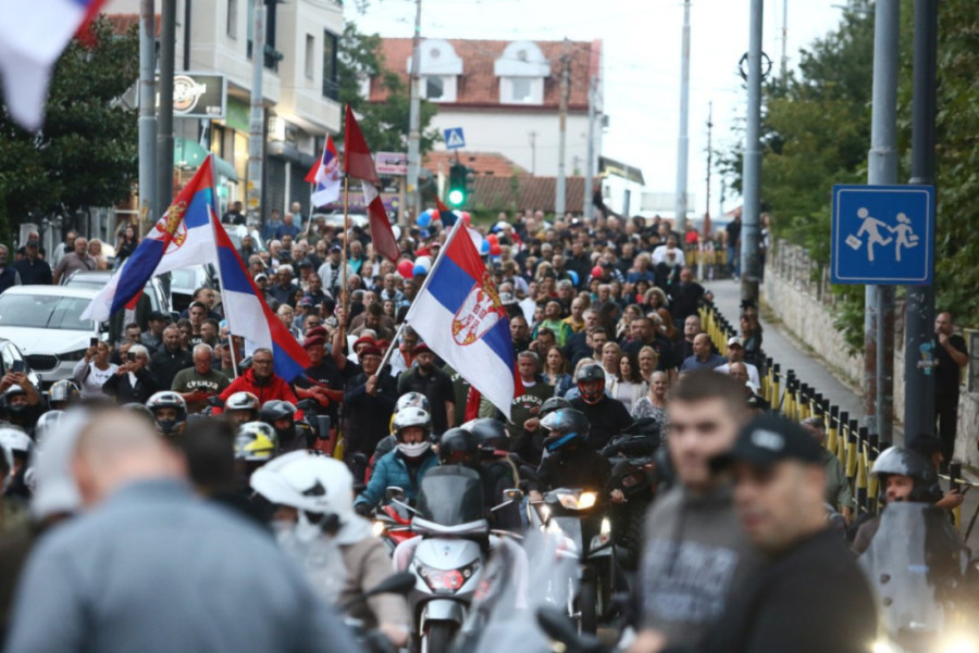 Uz kolo i pesmu protiv blokada! Prokuplje pokazalo slogu i jedinstvo (VIDEO)