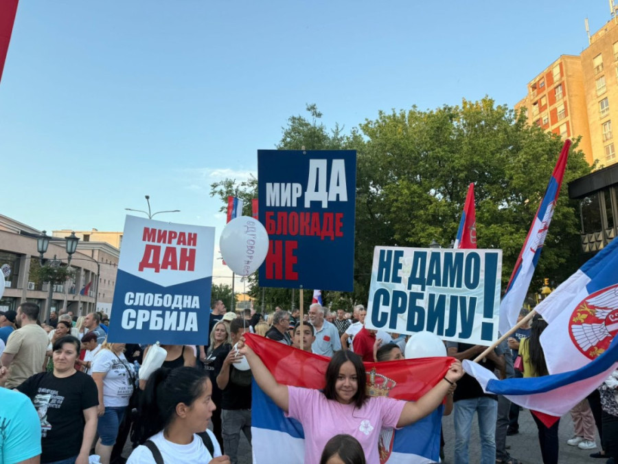 Građani odsvirali kraj rušenju države! Trobojke se vijorile u skoro 100 gradova, ovo je pravo lice Srbije (FOTO/VIDEO)