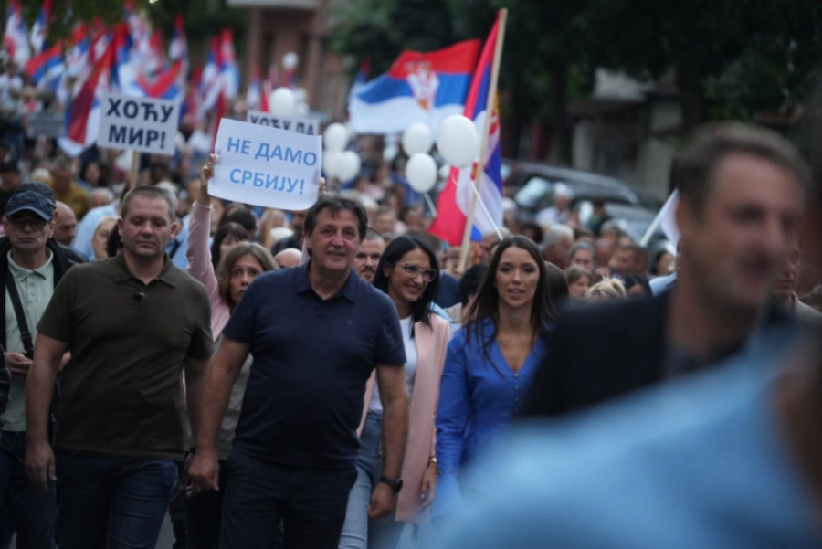 Građani odsvirali kraj rušenju države! Trobojke se vijorile u skoro 100 gradova, ovo je pravo lice Srbije (FOTO/VIDEO)