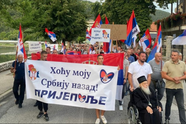 Vladika na čelu kolone! Građani Prijepolja poručili "želimo svoju Srbiju nazad"!