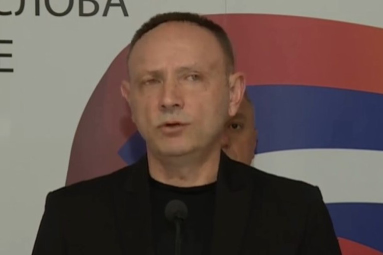 Građani odsvirali kraj rušenju države! Trobojke se vijorile u skoro 100 gradova, ovo je pravo lice Srbije (FOTO/VIDEO)