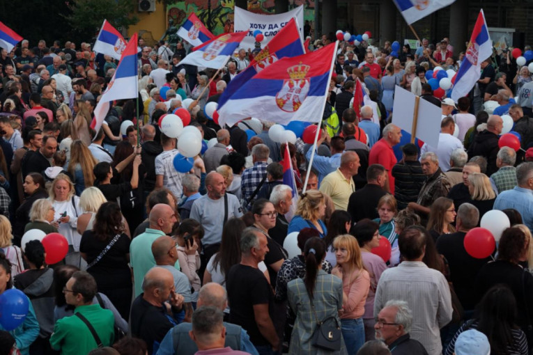 "Dosta je više blokadera i blokada, hoćemo u miru da živimo i radimo!" Adrijana Mesarović zajedno sa građanima protiv rušitelja Srbije!