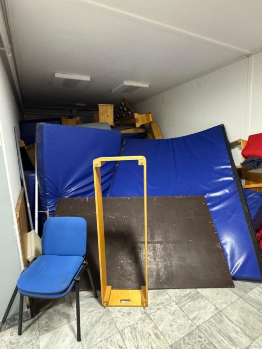 Pogledajte na šta liči fakultet: Blokaderi hoće da vode državu, a ni cveće ne znaju da sačuvaju!