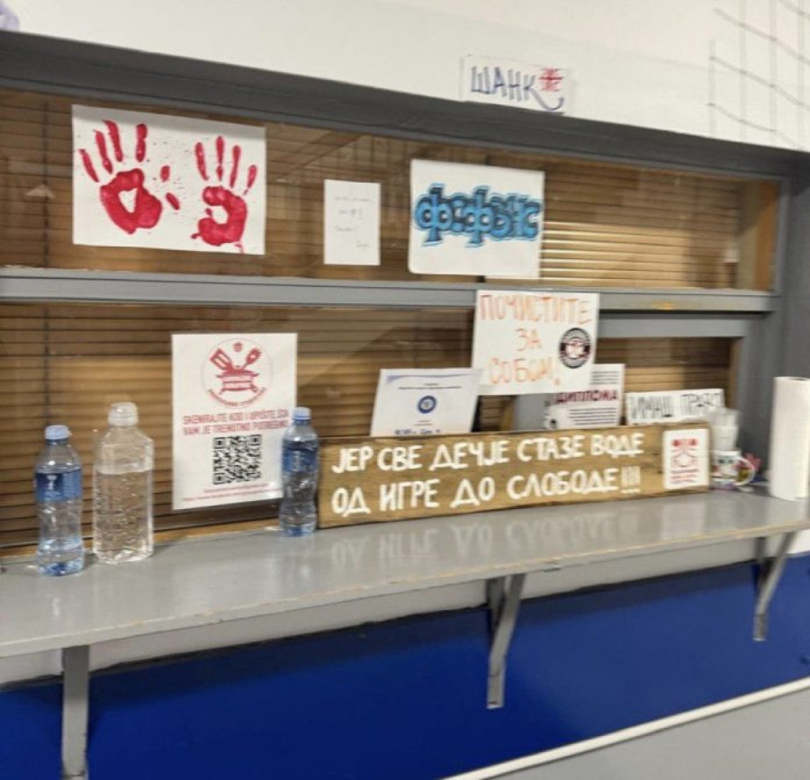 Pogledajte na šta liči fakultet: Blokaderi hoće da vode državu, a ni cveće ne znaju da sačuvaju!