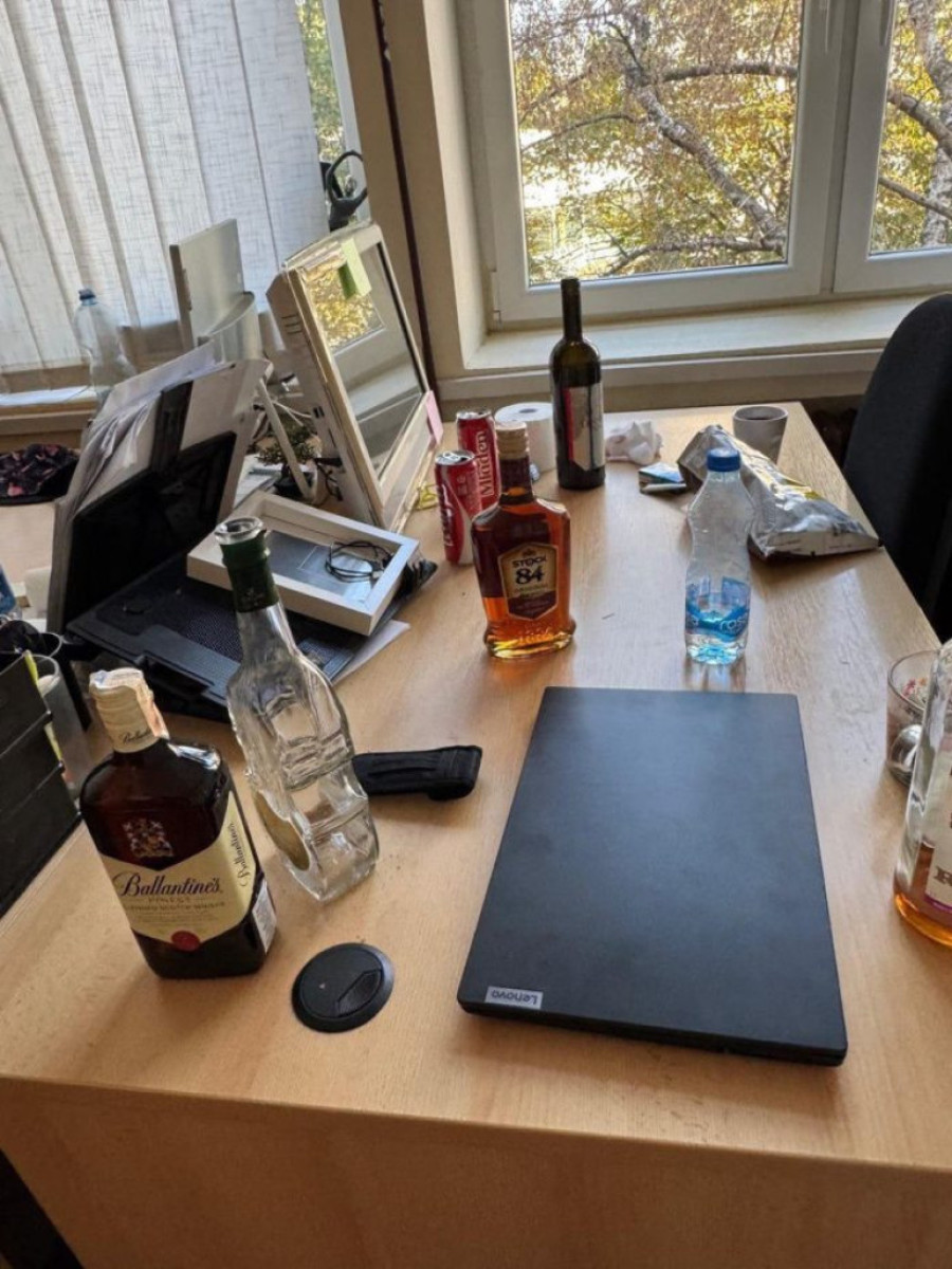 Pogledajte na šta liči fakultet: Blokaderi hoće da vode državu, a ni cveće ne znaju da sačuvaju!