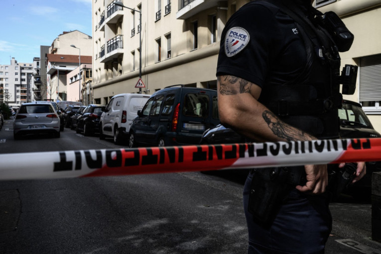 Učenik izbo nastavnicu, pa pobegao: Policija krenula u potragu za 14-godišnjakom