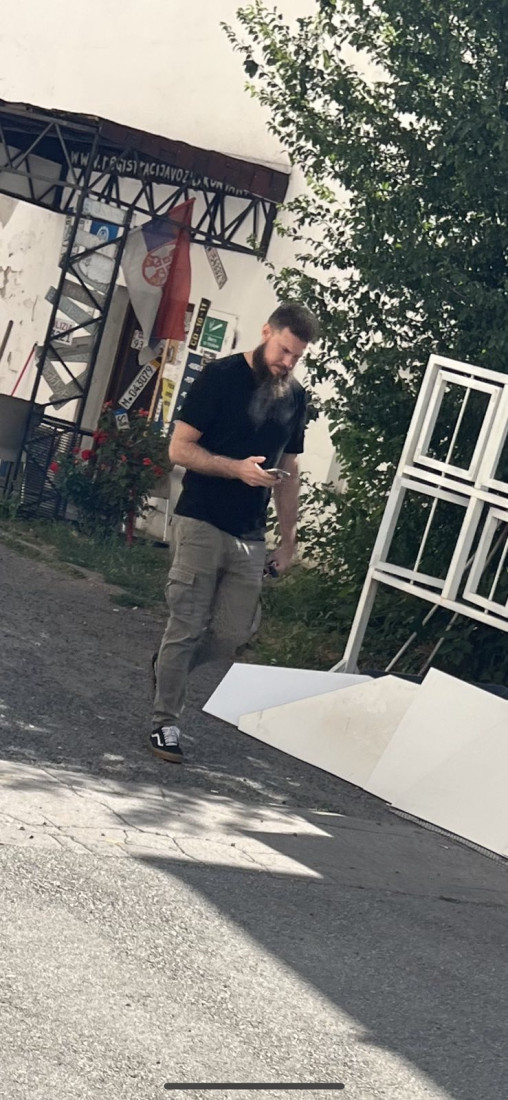 Bekuta oko ruke nosi 6.000 evra! Pevačica za ovaj detalj "pukla" ogromnu cifru! (FOTO)