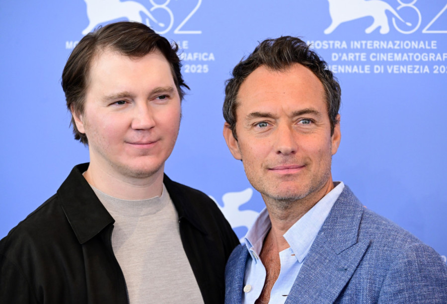 Džud Lou oduševio Veneciju kao Vladimir Putin: Burne desetominutne ovacije za "Čarobnjaka iz Kremlja" (FOTO/VIDEO)