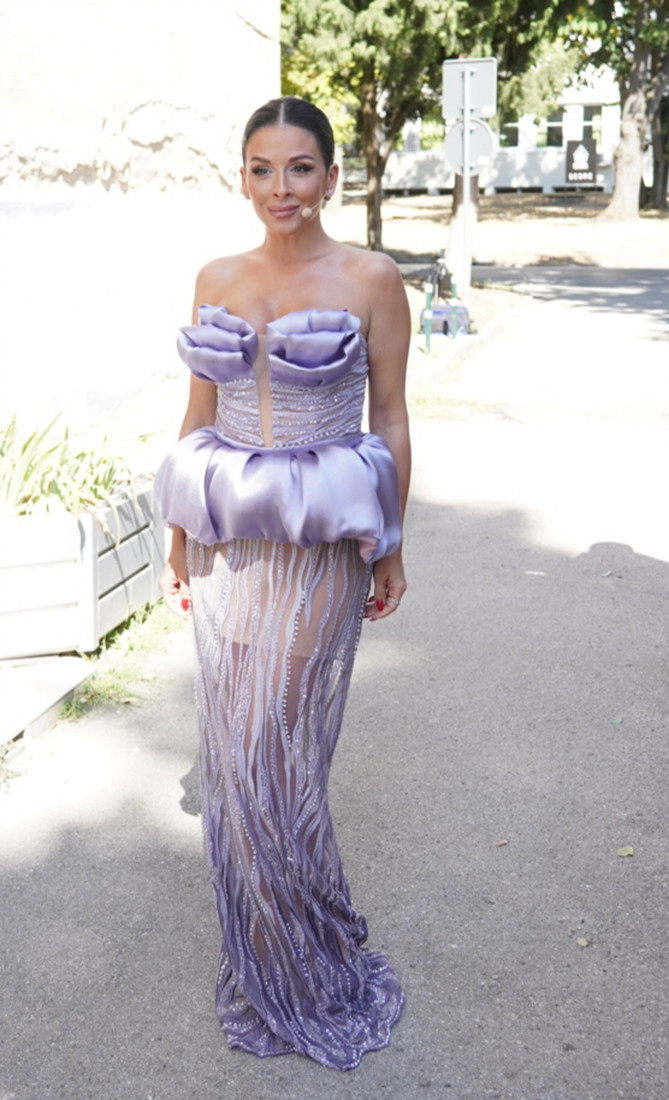 Ana Sević neće da gladuje! Ovo je poruka atraktivne pevačice (FOTO)