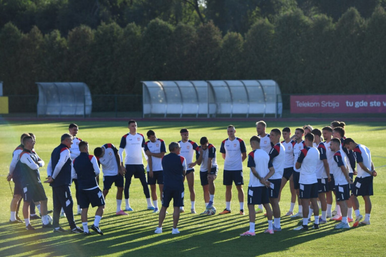 Orlovi se skupili i odradili prvi trening: U Staroj Pazovi bilo je i specijalnih gostiju (FOTO)