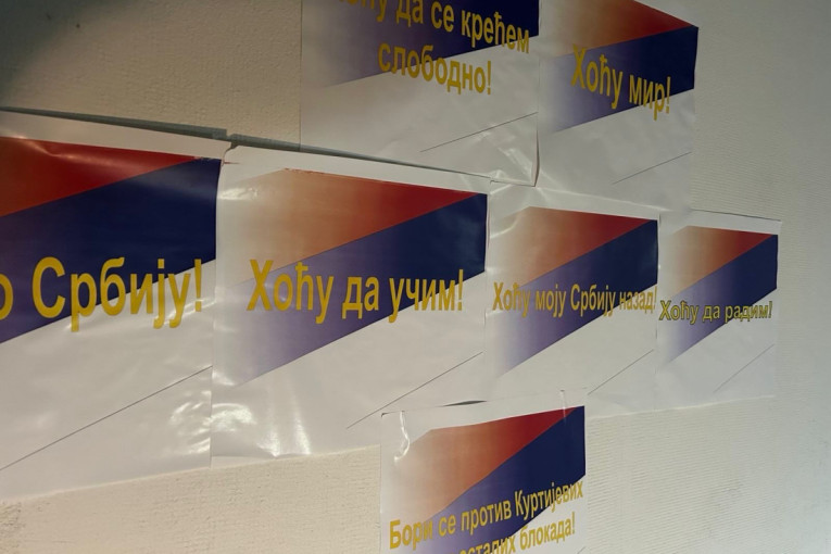 Ustanak protiv Kurtijevog režima: Ponovo osvanuli plakati sa srpskom trobojkom u Kosovskoj Mitrovici