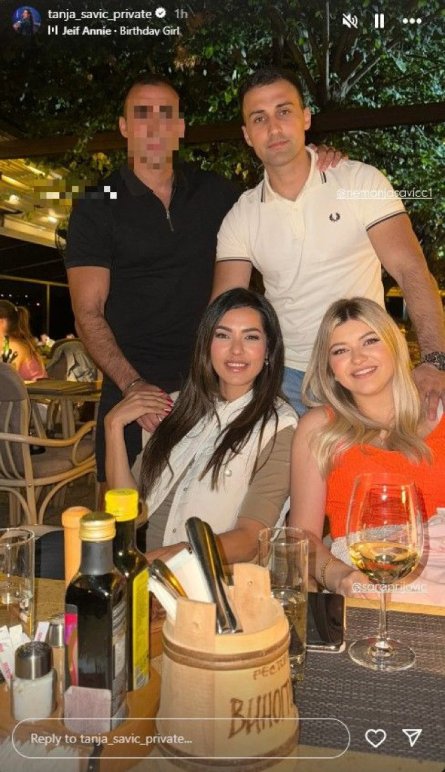 Tanja Savić uživa sa bratom i snajom: Svi su mislili da su u svađi, ova fotka je dokaz kako se slažu! (FOTO)