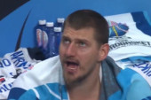 Jokić se sjajno zabavlja na Eurobasketu: Nikola zapevao na tajm-autu Srbije (VIDEO)