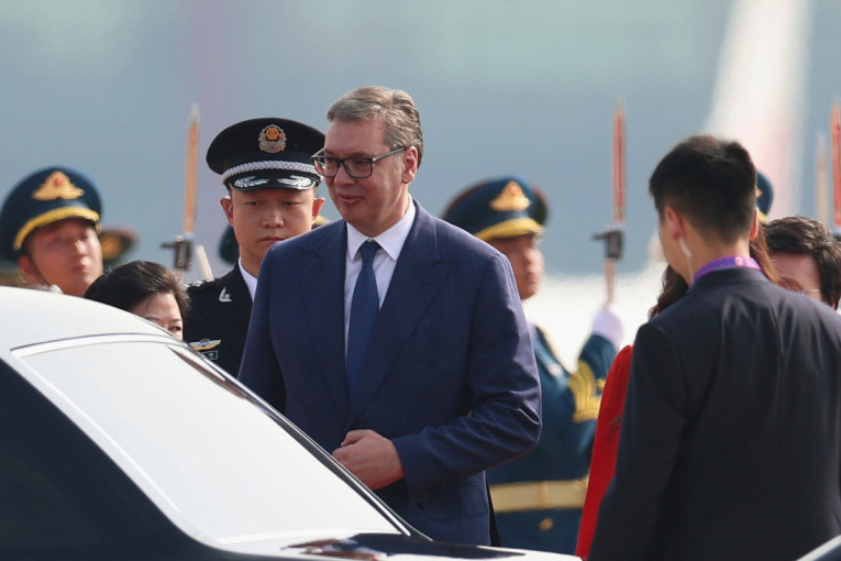 Predsednik Vučić stigao u Peking: Sastaće se sa Sijem i Putinom (FOTO/VIDEO)
