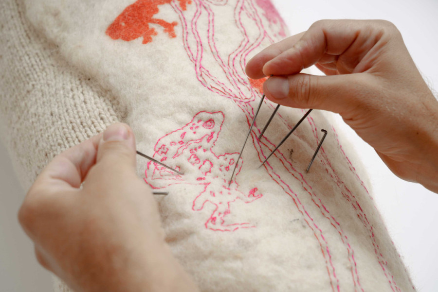 Svoju bol je pretvorio u neobične vunene skulpture: Izložba Arpada Pulaija u Muzeju savremene umetnosti (FOTO)