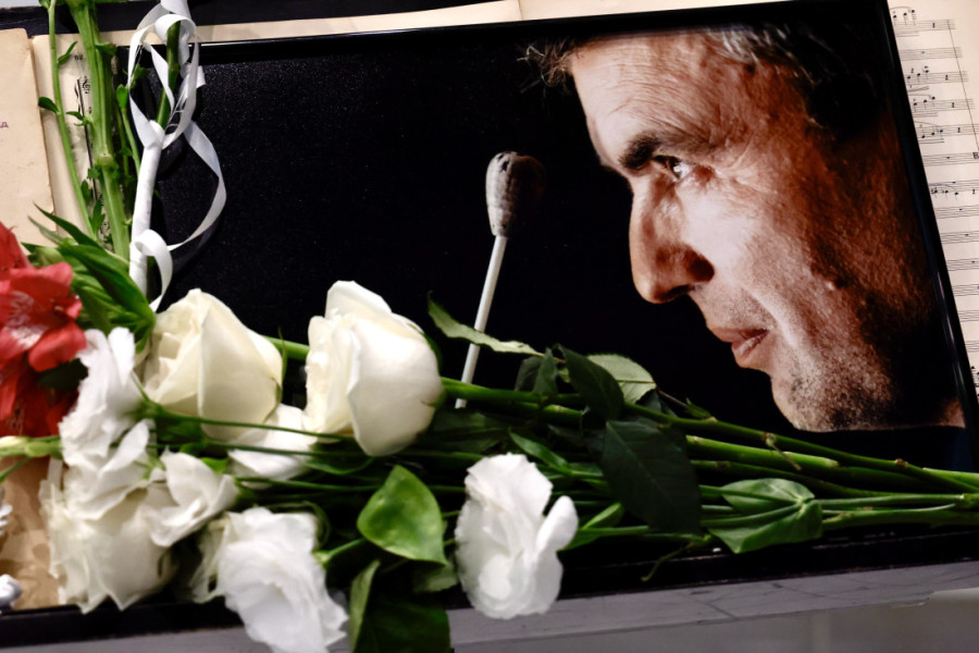 Beogradska filharmonija svira u čast pokojnog Gabrijela Felca: Oproštajni koncert "U slavu heroja" (FOTO)