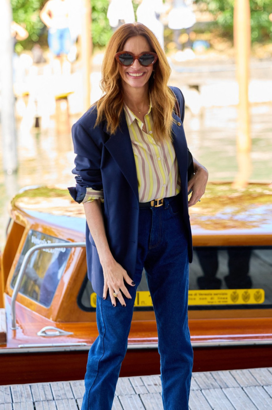 Da li je ovo dobar PR za novog kreativnog direktora Versačea? Džulija Roberts i Amanda Sejfrid ponele istu modnu kombinaciju (FOTO)