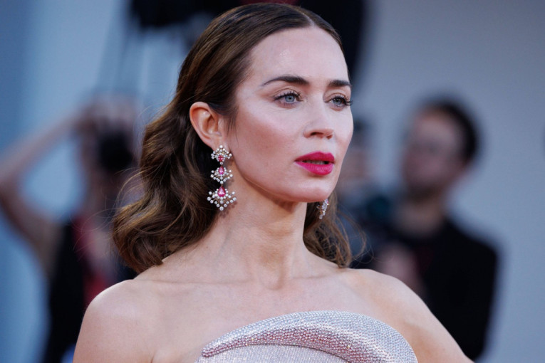 Haljina je belo savršenstvo, a ona lepša nego ikada: Srpkinja na crvenom tepihu na Mostri (FOTO)