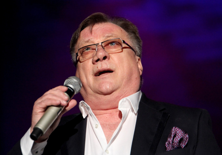 Sin je ljubi dok plače! Halidova udovica Sejda bez kose prvi put u javnosti: Emotivna, hrabra i dostojanstvena (VIDEO)