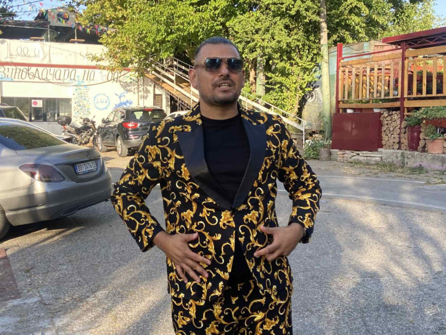 Bora Santana nosi odelo koje je hit na Temu-u: Nećete verovati koliko košta, a tek da vidite cenu za original! (FOTO)