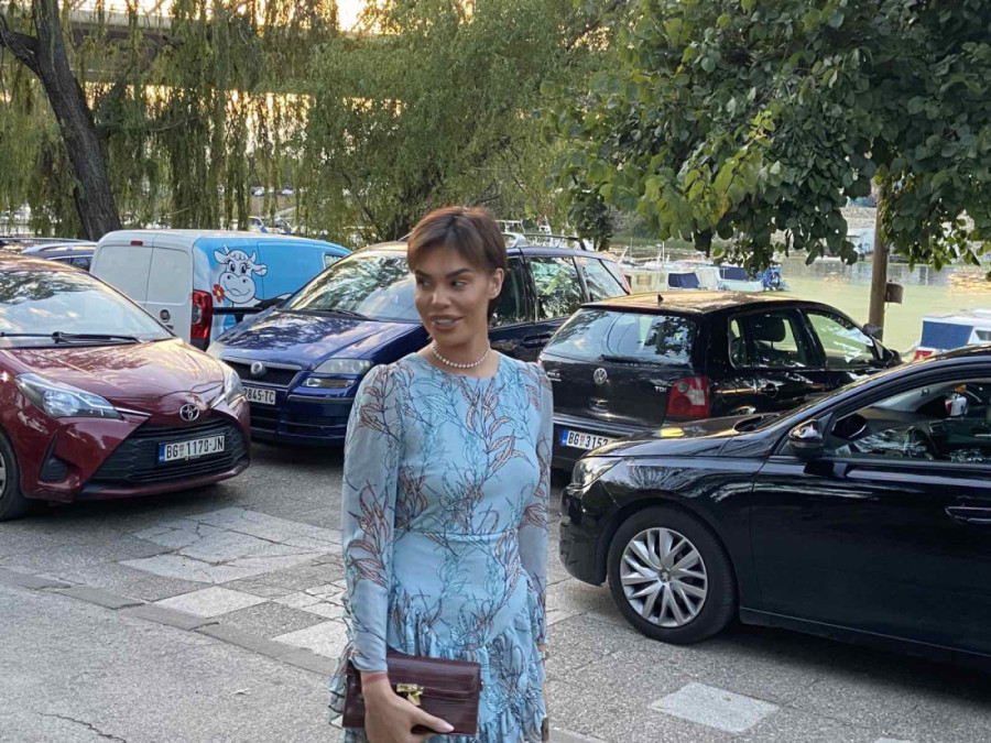 Mina Vrbaški traži test za trudnoću: Danima mi je muka i samo mi se jede!