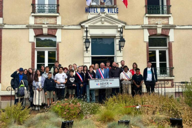 Putovanje za pamćenje za užičke đake generacije: Najbolji učenici kao poklon dobili putovanje u Pariz!