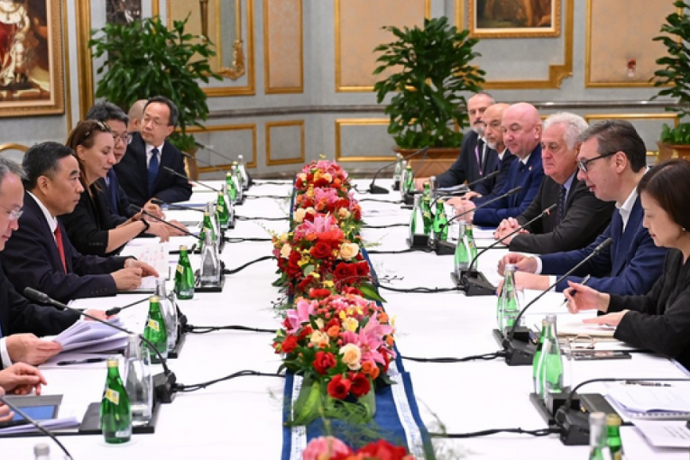 Vučić se sastao sa predstavnicima nekoliko kineskih kompanija (FOTO)