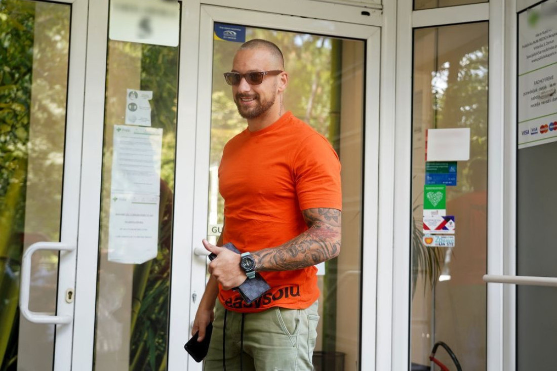 Bivši zadrugar izveo ženu i sina iz porodilišta: Osvanuo emotivan snimak!