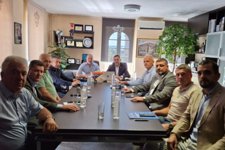 Potpisani ugovori o izgradnji novih fudbalskih terena u Beogradu