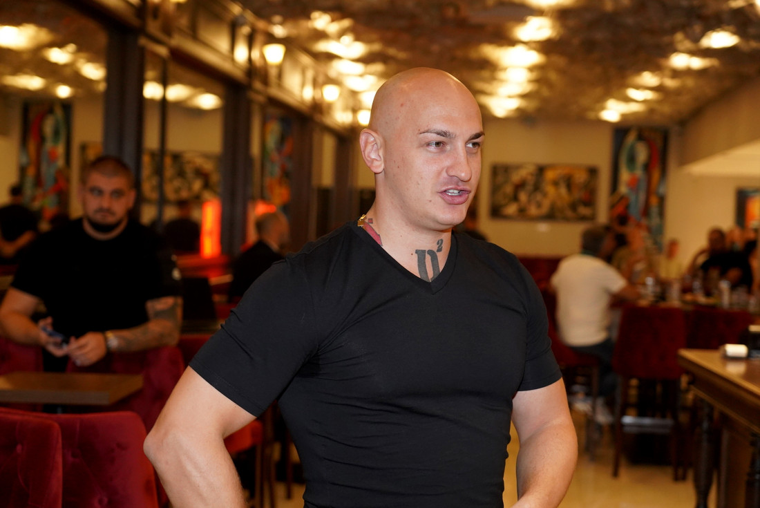 "Hapsili su me!" Desingerica progovorio o svojoj prošlosti: Ljudi plate i to je to!