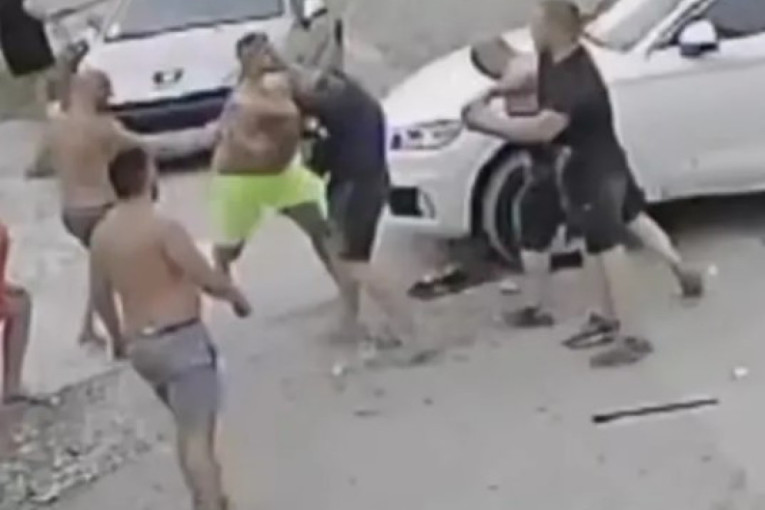 Opšta šorka oko parkinga! Beogradski mangupi hteli da "povade oči" jedni drugima!