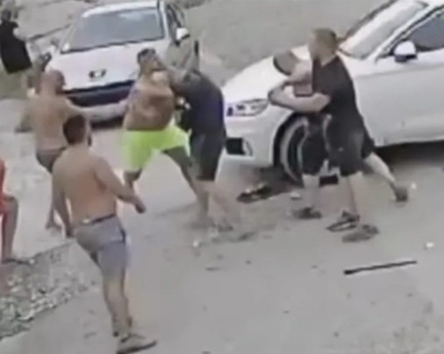 Katastrofa u grčkom raju! Masovna tuča turista i policije ispred poznatog restorana! (VIDEO)