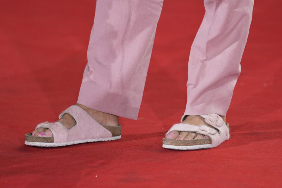 To može samo on: Džejson Momoa šokirao je Veneciju lakiranim noktima i bizarnim izborom obuće (FOTO)