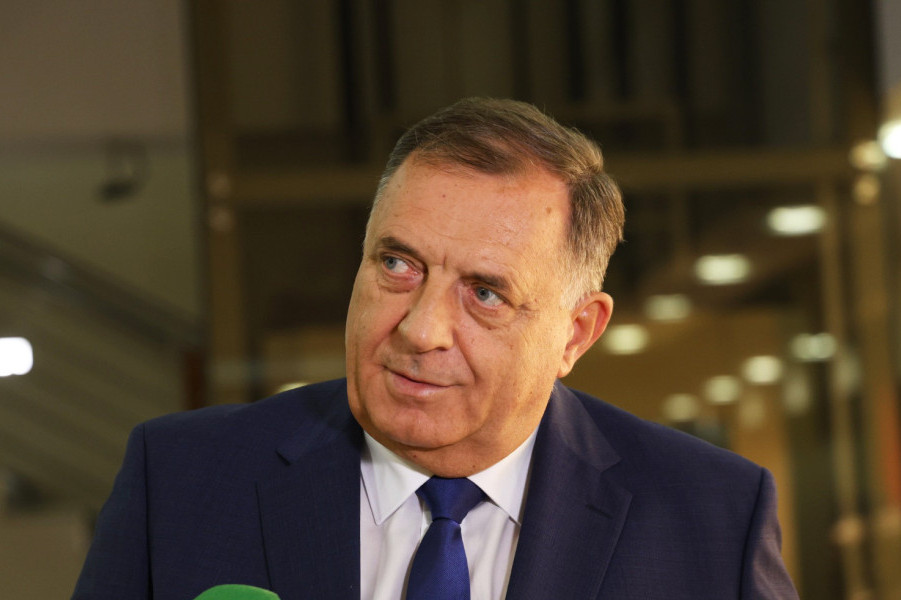 Dodik pozvao građane da sutra ponosno istaknu srpske trobojke na svojim domovima!