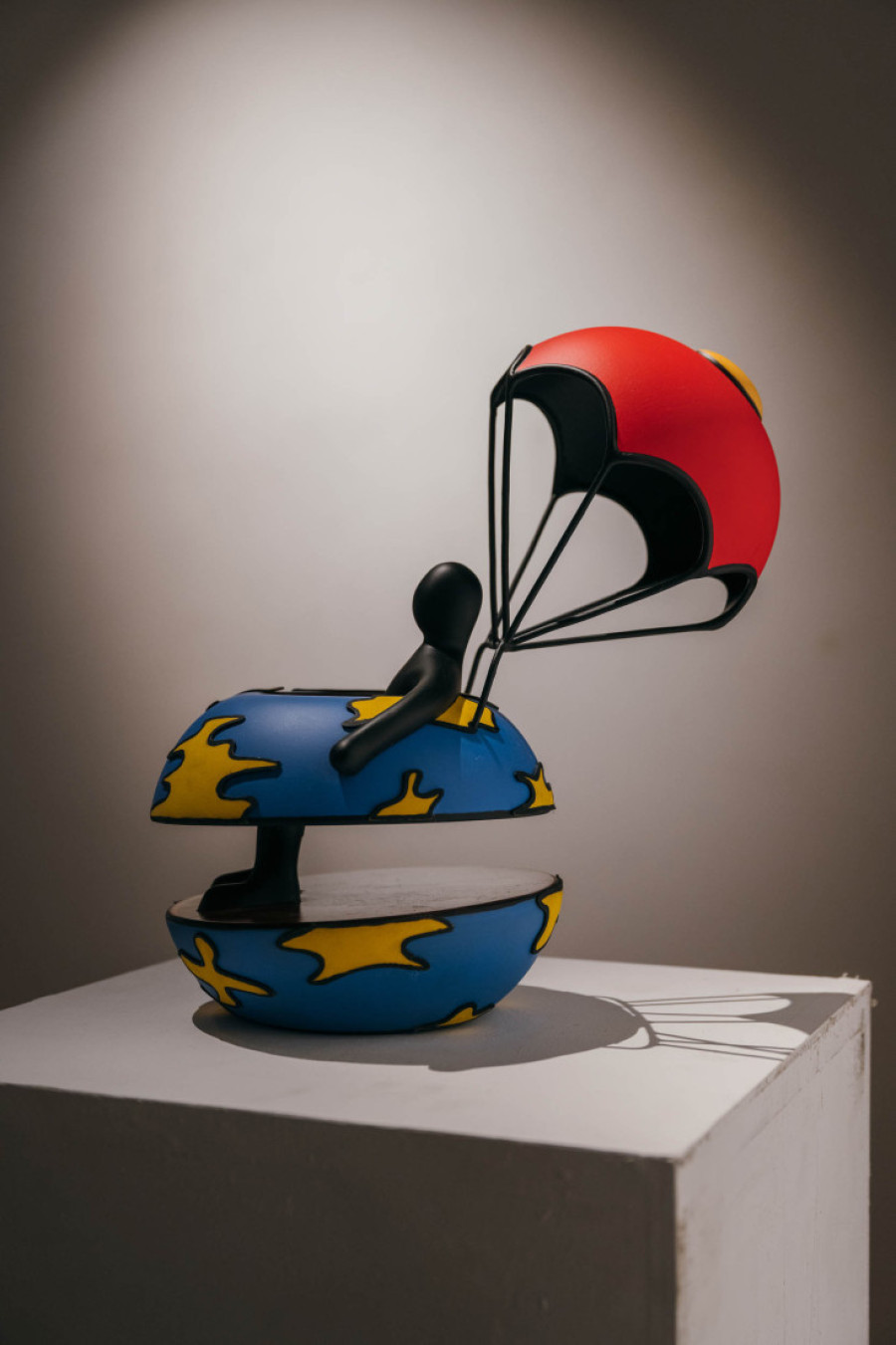 Slike kao da šapuću jedna drugoj: Čudesna izložba "Salivanje snage" Jelene Blečić (FOTO)