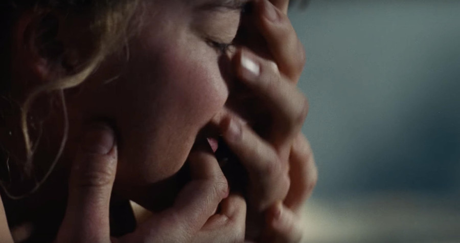 Džejkob Elordi perverzno zavodi Margo Robi u novim "Orkanskim visovima": Prvi trejler prepun šokantnih scena (FOTO/VIDEO)